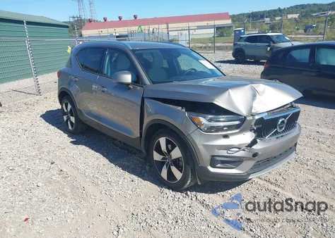 2022 Volvo Xc40 T5 Momentum z USA, uszkodzony, nr VIN YV4162UK4N2735471